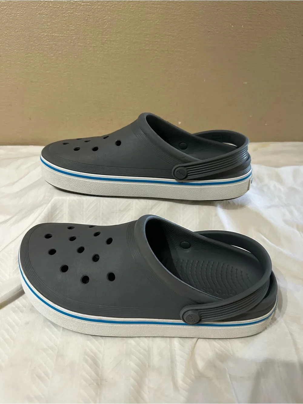 CROCS Off Court Classic Clogs